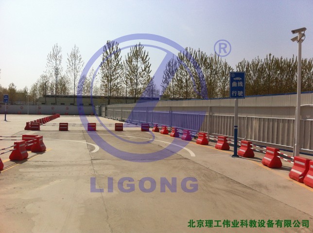 科目二場(chǎng)地考試系統(tǒng)，曲線行駛